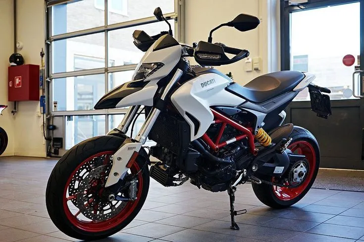 Ducati Hypermotard Image 2